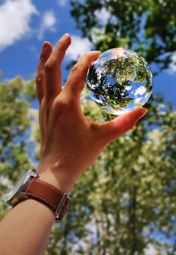 hand with bubble